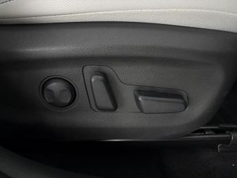 Hyundai Kona 64kWh Ultimate (10.5kW Charger) (204 ps) - CARPLAY - KEYLESS ENT