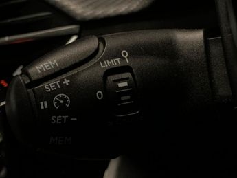 Peugeot E-2008 50kWh GT (7kW Charger) (136 ps) - LED - REVERSE CAM - NAV