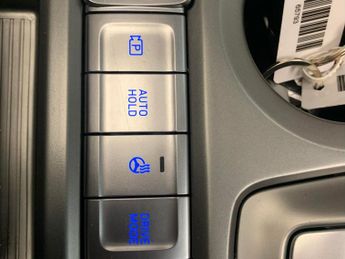 Hyundai Kona 64kWh Ultimate (10.5kW Charger) (204 ps) - KEYLESS ENTRY - REVER