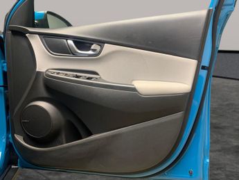 Hyundai Kona 64kWh Ultimate (10.5kW Charger) (204 ps) - KEYLESS ENTRY - REVER