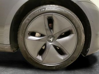 Tesla Model 3 Standard Range Plus RWD (241 bhp) - PARK ASSIST - LED - REVERSE 