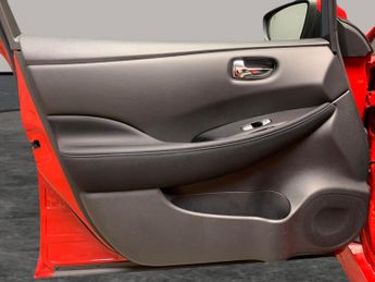 Nissan Leaf 39kWh N-Connecta (150 ps) - LANE DEPARTURE  - HEAT PACK