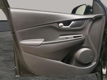 Hyundai Kona 64kWh Ultimate (10.5kW Charger) (204 ps) - NAV - HEATED STEERING