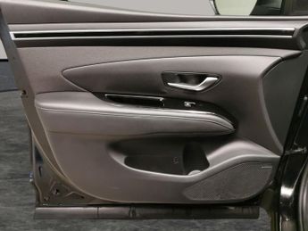 Hyundai Tucson 1.6 T-GDi 13.8kWh Premium Plug-in 4WD (265 ps) - LED - REVERSE C