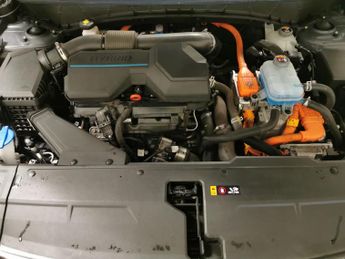 Hyundai Tucson 1.6 T-GDi 13.8kWh Premium Plug-in 4WD (265 ps) - LED - REVERSE C
