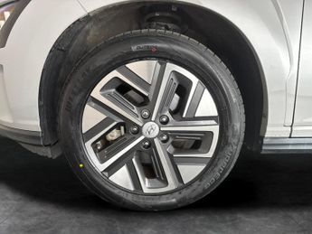 Hyundai Kona 39kWh Premium (10.5kW Charger) (136 ps) - HEATED SEATS - HEATED 
