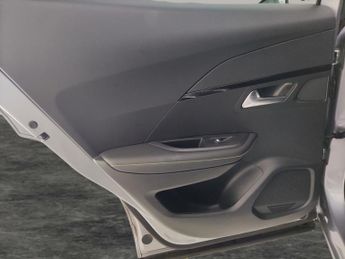 Peugeot E-2008 50kWh GT (7kW Charger) (136 ps) - LED - REVERSE CAM - SAT NAV
