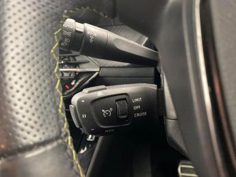 Peugeot E-2008 50kWh GT (136 ps) - BLIND SPOT ASSIST - LANE DEPARTURE  - BLUETO