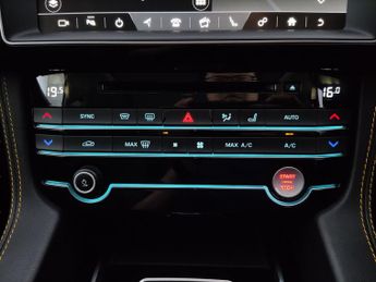 Jaguar F-PACE 2.0 P300 300 Sport AWD (300 ps) - MERIDIAN AUDIO - REVERSE CAM -