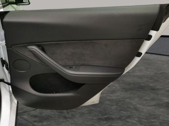 Tesla Model Y (Dual Motor) Long Range 4WDE (384 bhp) - REVERSE CAM - NAV - LEA