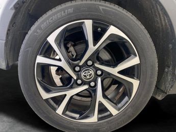 Toyota C-HR 1.8 VVT-h GPF Design CVT (122 ps) - HEATED SEATS - NAV