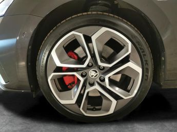 Skoda Octavia 1.4 TSI iV 13kWh vRS Plug-in DSG (245 ps) - ACTIVE LANE ASSIST