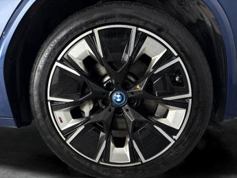 BMW iX3 80kWh M Sport Pro (286 ps) - HUD - ADAPT CRUISE - PARK ASSIST
