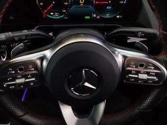Mercedes-Benz EQA EQA 250+ 70.5kWh AMG Line (190 ps) - HEATED SEATS - ADAPTIVE LIG