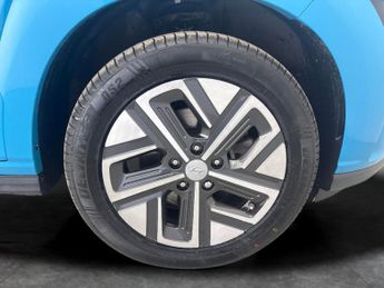 Hyundai Kona 39kWh SE Connect (10.5kW Charger) (136 ps) - LANE DEPARTURE  - B