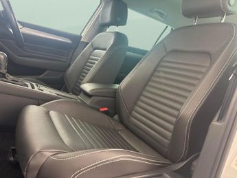 Volkswagen Passat 1.5 TSI EVO SEL DSG (150 ps) - AUTO HEADLIGHTS - DAB - USB AUDIO