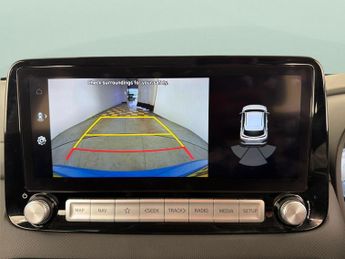 Hyundai Kona 39kWh SE Connect (10.5kW Charger) (136 ps) - LANE DEPARTURE  - B