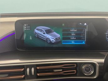 Mercedes-Benz EQC EQC 400 80kWh AMG Line (Premium) 4MATIC (408 ps) - REVERSE CAM -