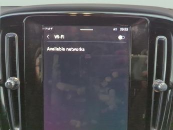 Volvo XC40 Recharge 69kWh Core (231 ps) - BLACK ROOF RAILS - ACTIVE LANE AS