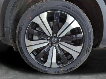 Volvo XC40 Recharge 69kWh Core (231 ps) - BLACK ROOF RAILS - ACTIVE LANE AS