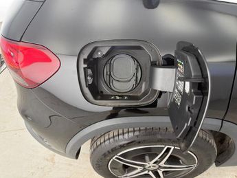 Mercedes-Benz EQA EQA 350 66.5kWh AMG Line 4MATIC (292 ps) - NAV - ADAPTIVE LIGHTS