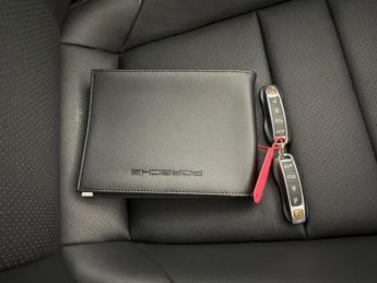 Porsche Taycan Performance Plus 93.4kWh 4S 4WD (11kW Charger) (571 ps) - NAV