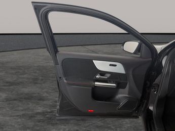 Mercedes-Benz EQA EQA 350 66.5kWh AMG Line 4MATIC (292 ps) - NAV - ADAPTIVE LIGHTS