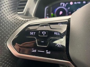 Volkswagen Tiguan 1.4 TSI 13kWh R-Line Plug-in DSG (245 ps) - CLIMATE CONTROL