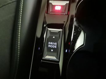 Peugeot E-2008 50kWh GT Premium (136 ps) - KEYLESS ENTRY - LED - REVERSE CAM