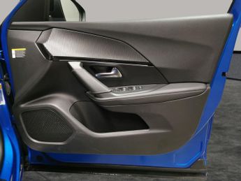 Peugeot E-2008 50kWh GT Premium (136 ps) - KEYLESS ENTRY - LED - REVERSE CAM