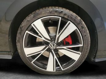 Volkswagen Golf 2.0 TDI GTD DSG (200 ps) - HEATED STEERING - WIFI - BLIND SPOT A