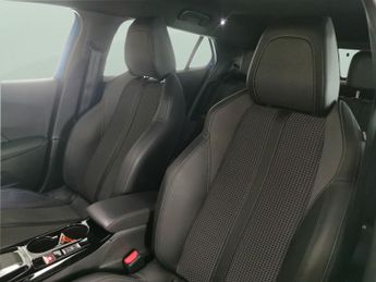 Peugeot E-2008 50kWh GT (7kW Charger) (136 ps) - REVERSE CAM - NAV - HEATED SEA