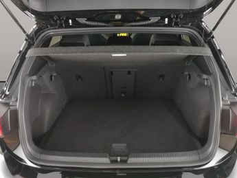 Volkswagen Golf 1.5 eTSI MHEV R-Line DSG (150 ps) - LED - HEATED STEERING - WIFI
