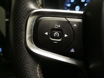 Volvo XC40 1.5 T3 R-Design (163 ps) - PARK ASSIST - LED - LANE DEPARTURE