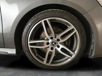 Mercedes-Benz A Class 1.6 A180 AMG Line (Premium) 7G-DCT (122 ps) - REVERSE CAM - HEAT