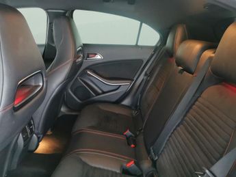 Mercedes-Benz A Class 1.6 A180 AMG Line (Premium) 7G-DCT (122 ps) - REVERSE CAM - HEAT