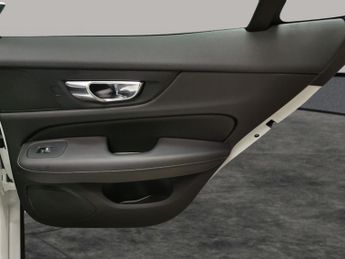 Volvo S60 2.0 T5 Inscription Plus (250 ps) - SENSUS SAT NAV - HEAT AND COO