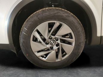 Nissan Qashqai 1.3 DIG-T MHEV Acenta Premium XTRON (158 ps) - BLIND SPOT ASSIST