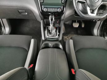 Nissan Qashqai 1.3 DIG-T N-Connecta DCT (160 ps) - NAV - GLASS ROOF PACK - LANE