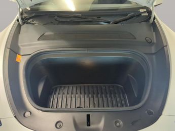 Tesla Model Y SUV RWD (346 ps) - LED - REVERSE CAM - NAV