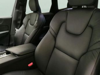 Volvo XC60 2.0 B5 MHEV Momentum AWD (250 ps) - PARK ASSIST - LED - HEATED L