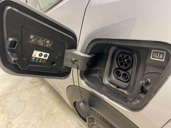 Peugeot E-2008 50kWh Active Premium + (7kW Charger) (136 ps) - LED - NAV - BLUE