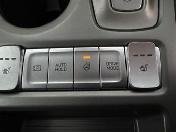 Hyundai Kona 39kWh Premium (10.5kW Charger) (136 ps) - HEATED SEATS - HEATED 