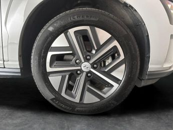 Hyundai Kona 39kWh Premium (10.5kW Charger) (136 ps) - HEATED SEATS - HEATED 