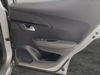 Peugeot E-2008 50kWh GT (7kW Charger) (136 ps) - LED - REVERSE CAM - SAT NAV