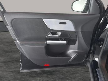 Mercedes-Benz EQA EQA 250+ 70.5kWh AMG Line (190 ps) - NAV - ADAPTIVE LIGHTS - MIR