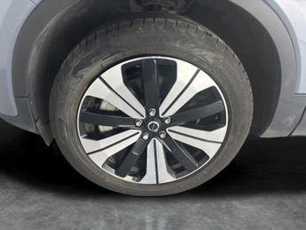 Volvo XC40 Recharge 69kWh Core (231 ps) - BLACK ROOF RAILS - PARK ASSIST - 