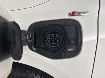 Audi A3 1.4 TFSIe 40 S line Sportback Plug-in S Tronic 13kWh (204 ps) - 
