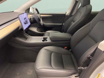 Tesla Model Y SUV RWD (346 ps) - HEATED STEERING - WIFI - BLIND SPOT ASSIST