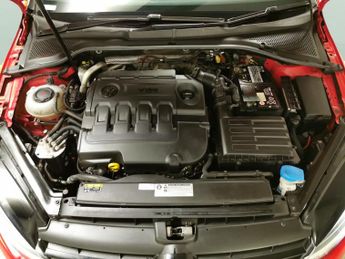 Volkswagen Golf 1.6 TDI Match DSG (115 ps) - PARK SENSORS - AIR CON - SD CARD ME
